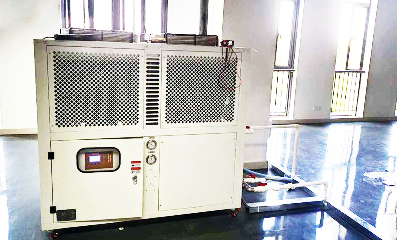 模具、吹塑、行業(yè)冷卻用箱體式冷水機